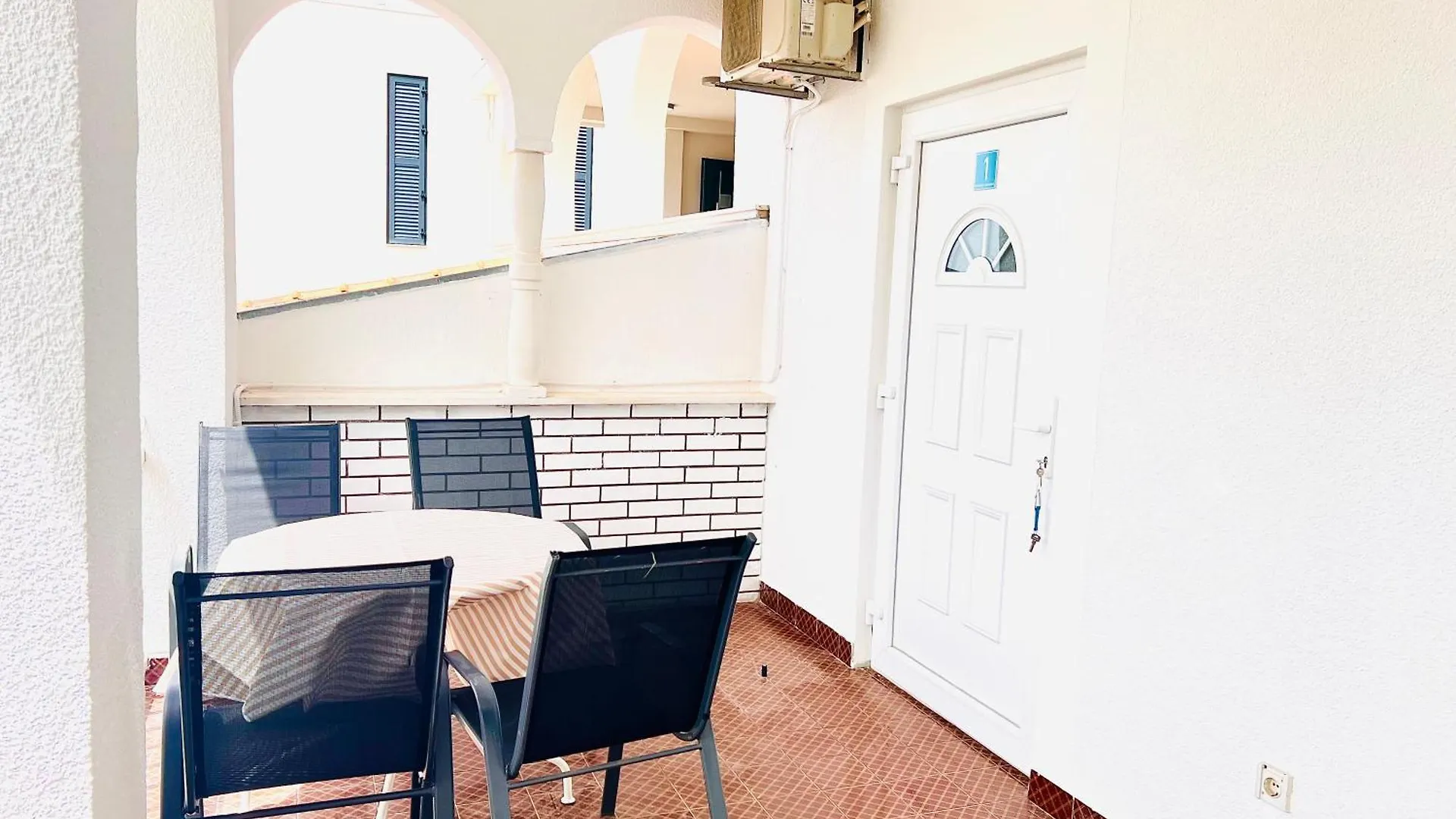 Sea Breeze Apartments Starigrad Paklenica